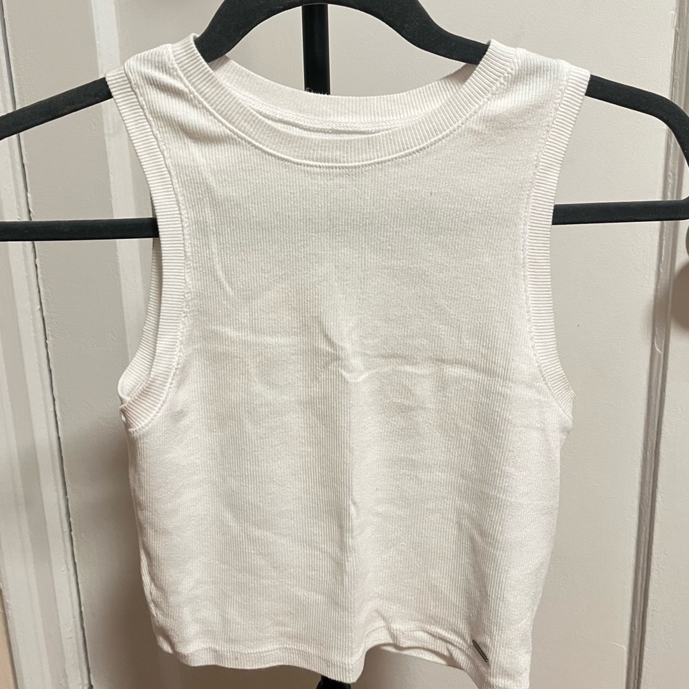Hollister, S size, white color